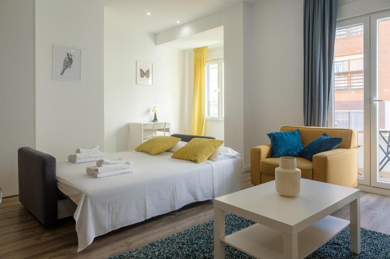 Bright, Brand New & Very Comfortable Apartment บาเลนเซีย ภายนอก รูปภาพ