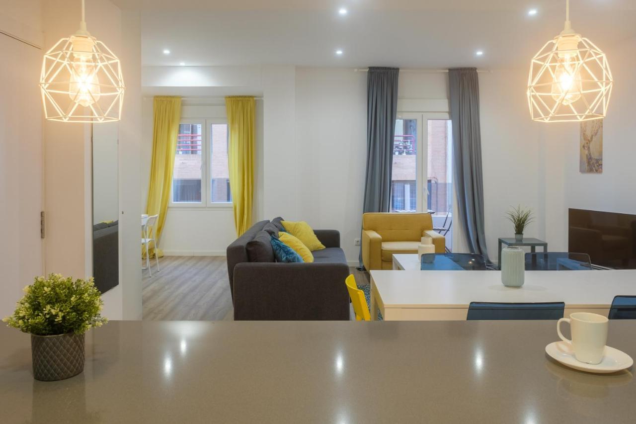 Bright, Brand New & Very Comfortable Apartment บาเลนเซีย ภายนอก รูปภาพ