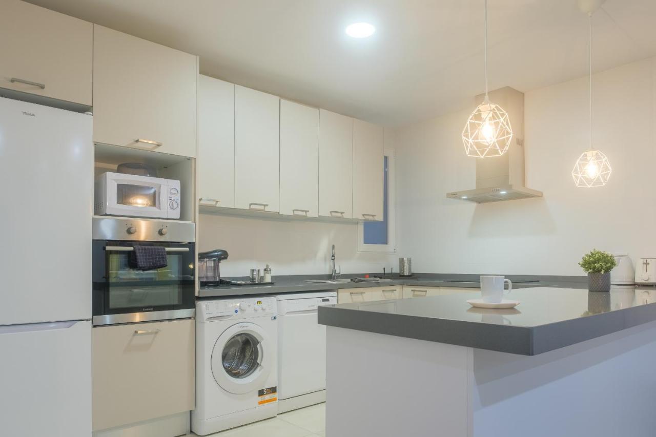 Bright, Brand New & Very Comfortable Apartment บาเลนเซีย ภายนอก รูปภาพ